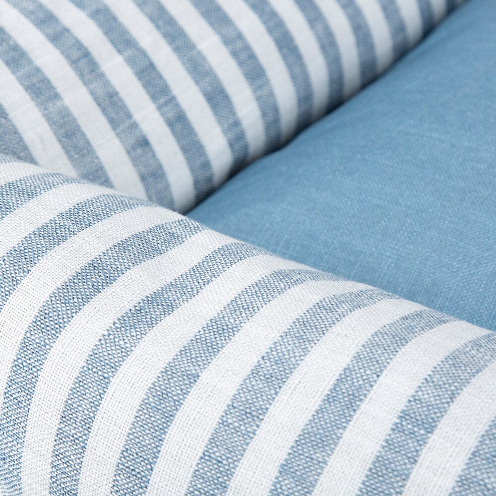 Close up image of scruffs coastal dog bed fabric 